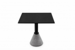table-one_konstantin-grcic-magis-stół-z-betonową-podstawą-