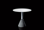 table-one_konstantin-grcic-magis-stół-z-betonową-podstawą